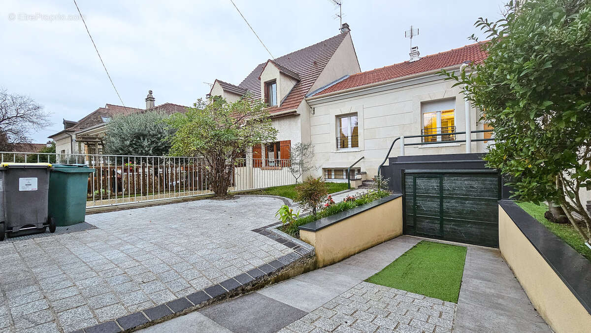 Maison à SARTROUVILLE