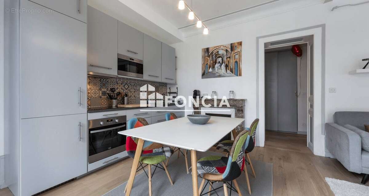 Annecy centre – T4 traversant de 84 m², balcons, parking et cave - photo 10