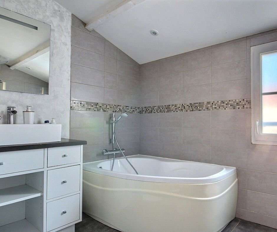 Maison familiale lumineuse avec suite parentale et grand terrain  1102 m2 - photo 16