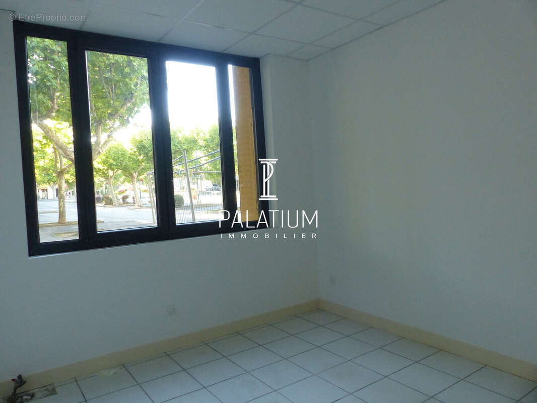 Commerce à CHATEAU-ARNOUX-SAINT-AUBAN