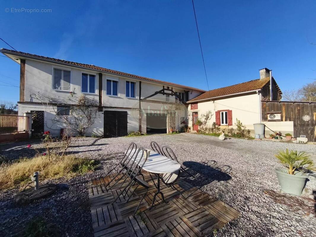 Maison à MONTREJEAU