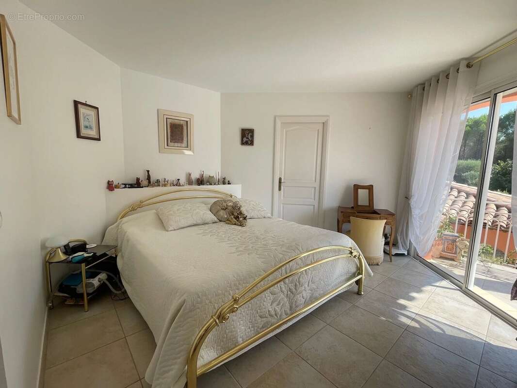 Maison à ROQUEBRUNE-SUR-ARGENS