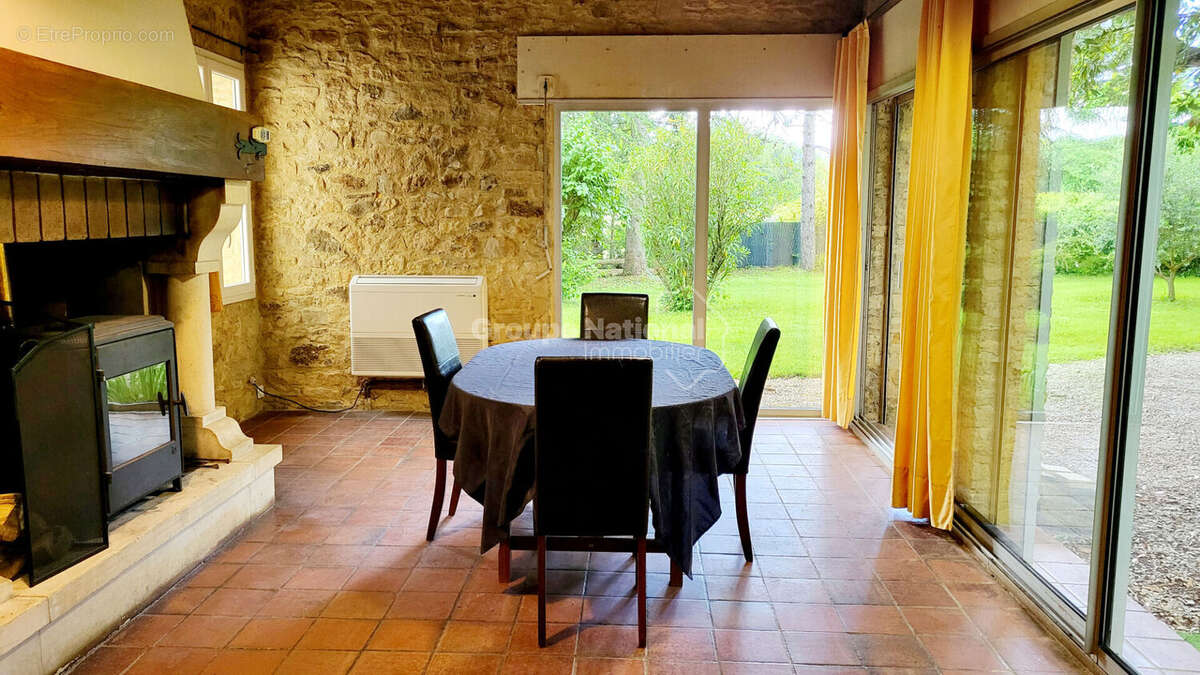 Maison à SAINT-MARCEL-DE-CAREIRET