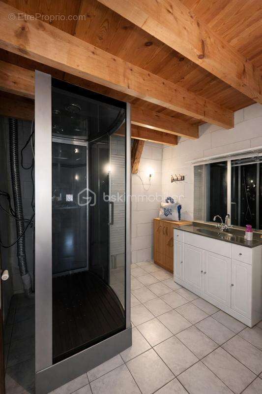 Maison en pierre 131 m² + grange 110 m² – Fort potentiel gîtes - photo 13