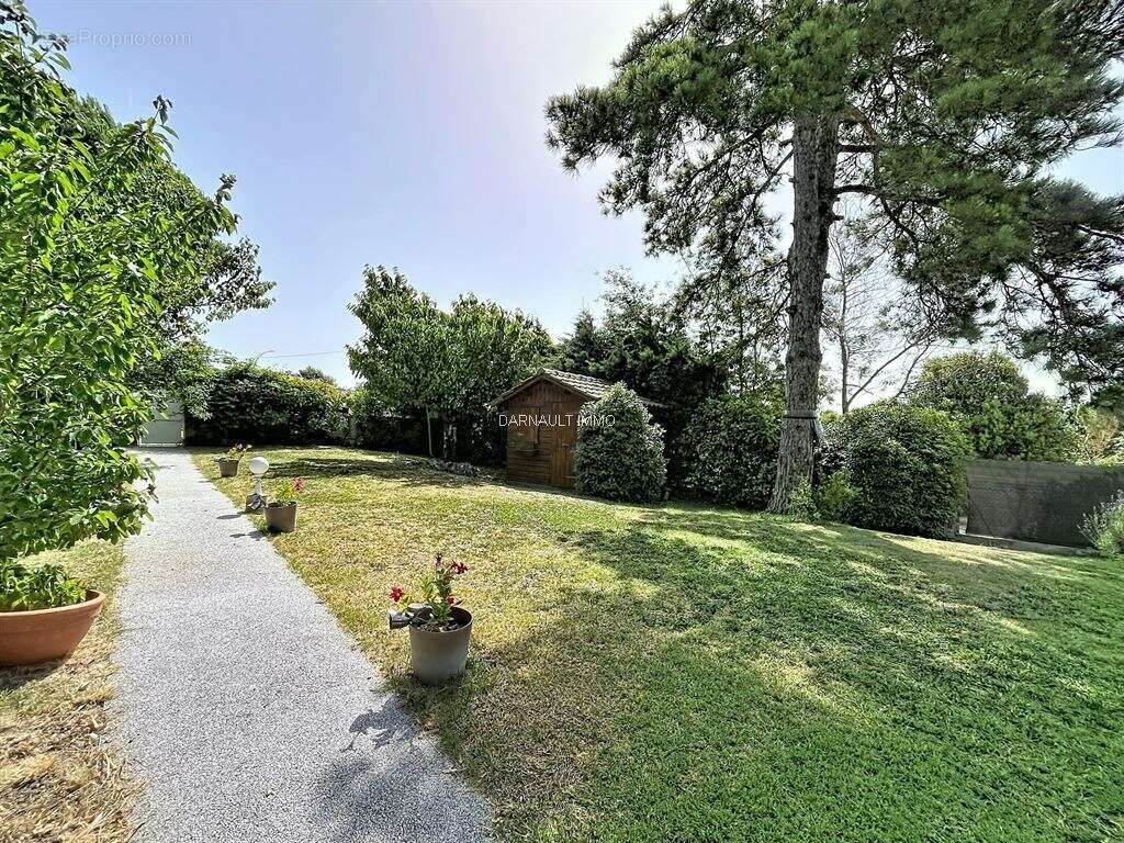 Villa familiale plain-pied de 149 m² sur parcelle de 878 m² avec piscine - photo 2