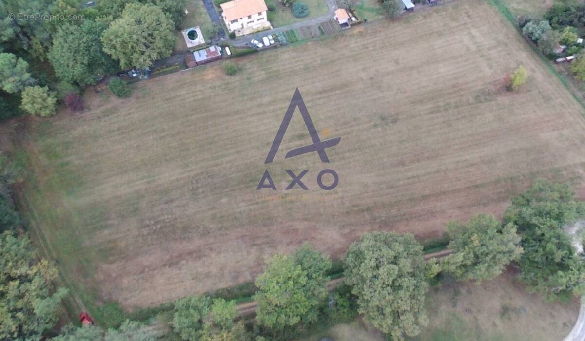 Terrain à SAINT-SAUVEUR-DE-PUYNORMAND