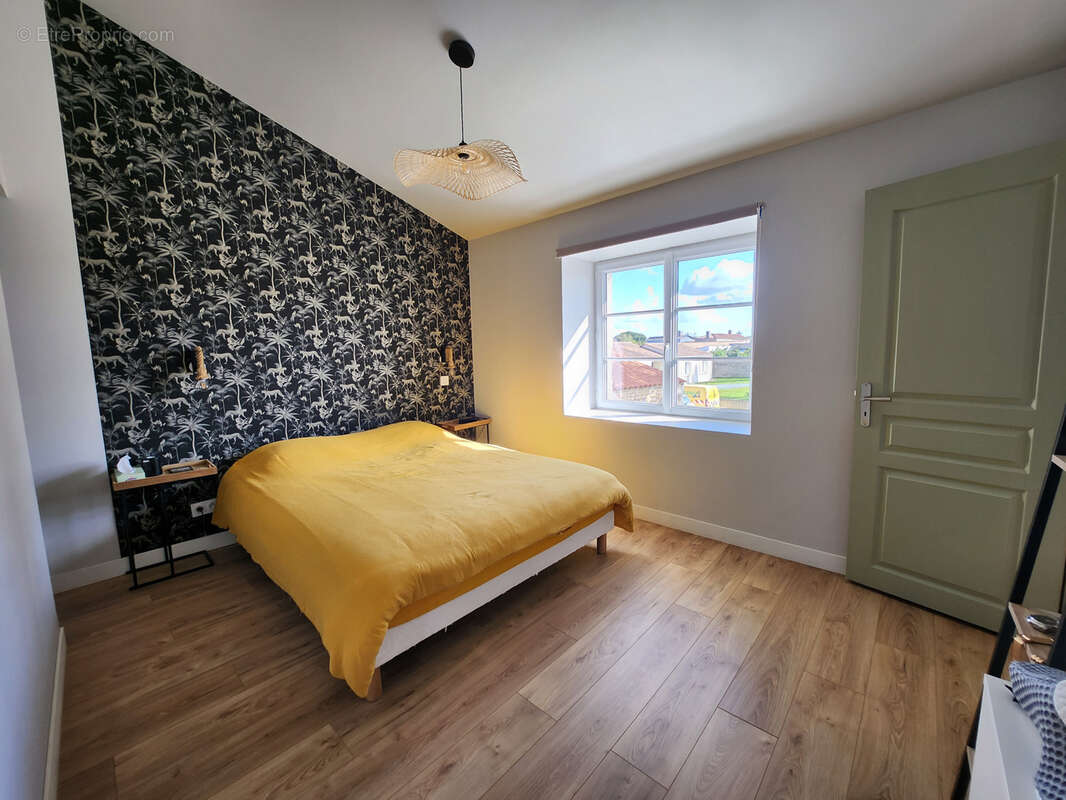 Maison à SAINTE-GEMME-LA-PLAINE