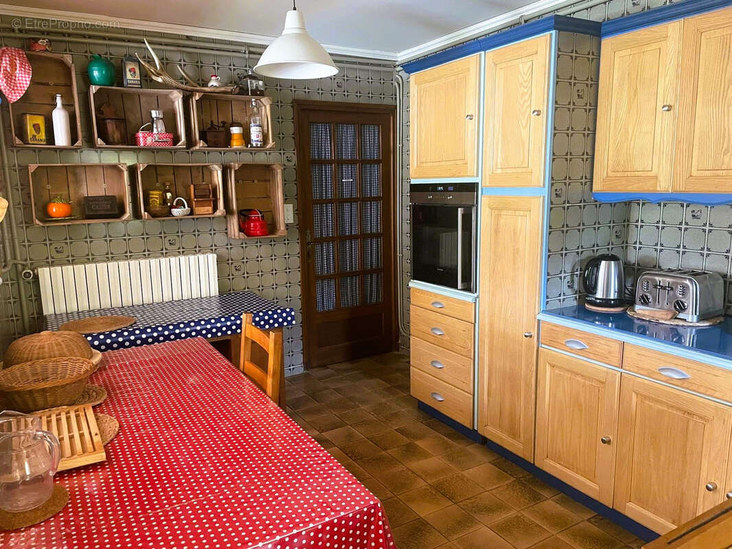 Propriete de caractere avec piscine et 2.5 hectares de terrain : - photo 9