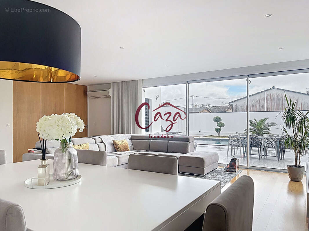 Maison à CAMBLANES-ET-MEYNAC