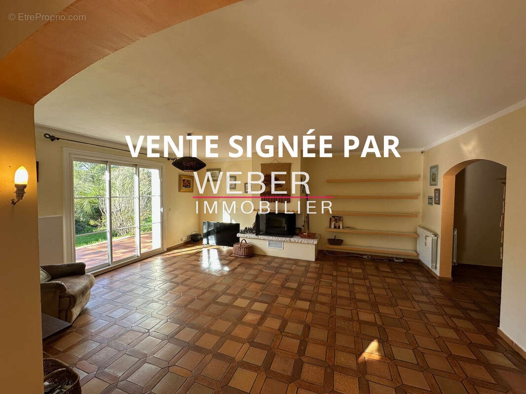 LE BEAUSSET - Maison de plain-pied 152 m2 piscine terrain 2500 m2 - photo 5