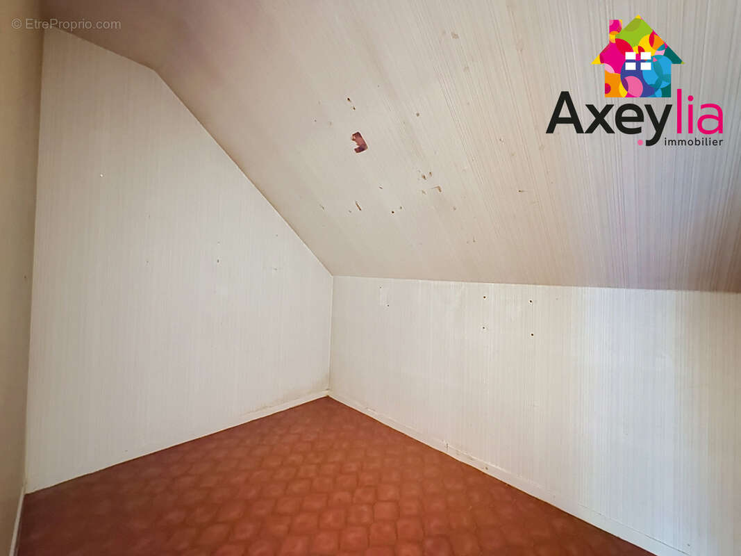 A vendre - mably - maison avec trois chambres, bureau, garage et terrain - photo 9