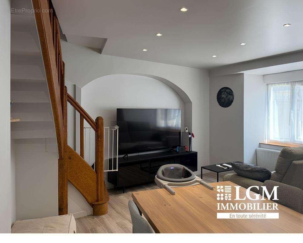 63730 LES MARTRES-DE-VEYRE, maison de bourg entièrement rénovée – 71 m², 3 pièces – - photo 8