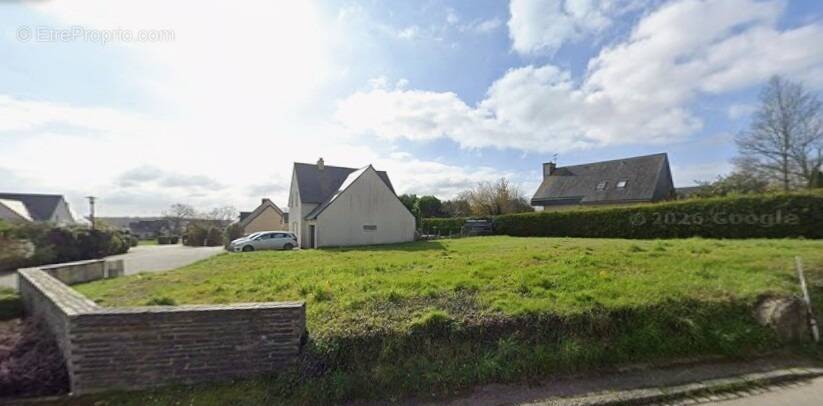 Terrain à SAINT-GUINOUX