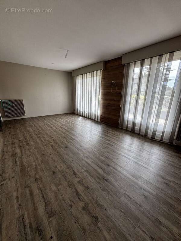 Appartement à LE MESNIL-ESNARD