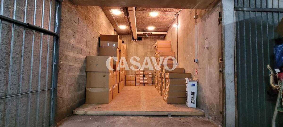 Parking à PARIS-18E