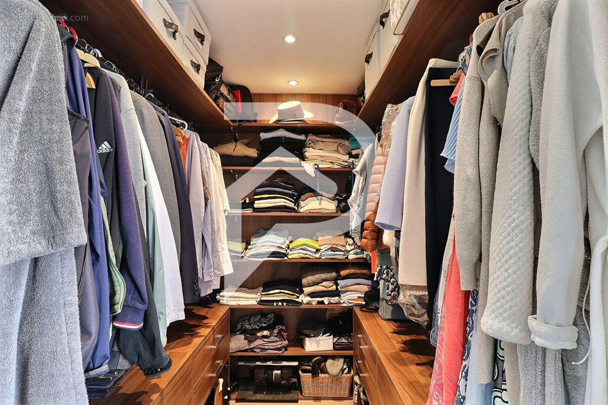 Appartement à SARTROUVILLE