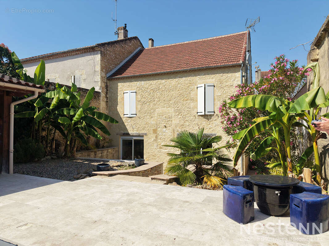 A Vendre Maison de ville en pierre rénovée avec cour intérieure et piscine au centre-ville de Condom - photo 22