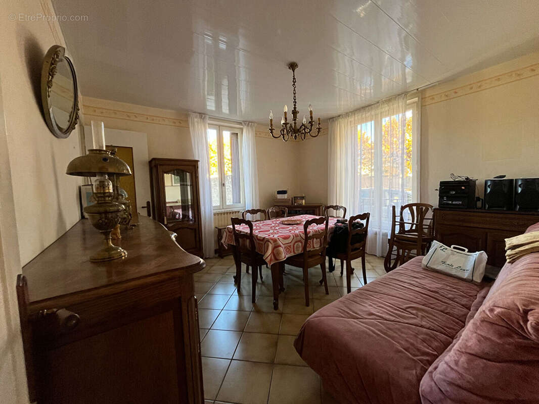 Maison à VARENNES-VAUZELLES