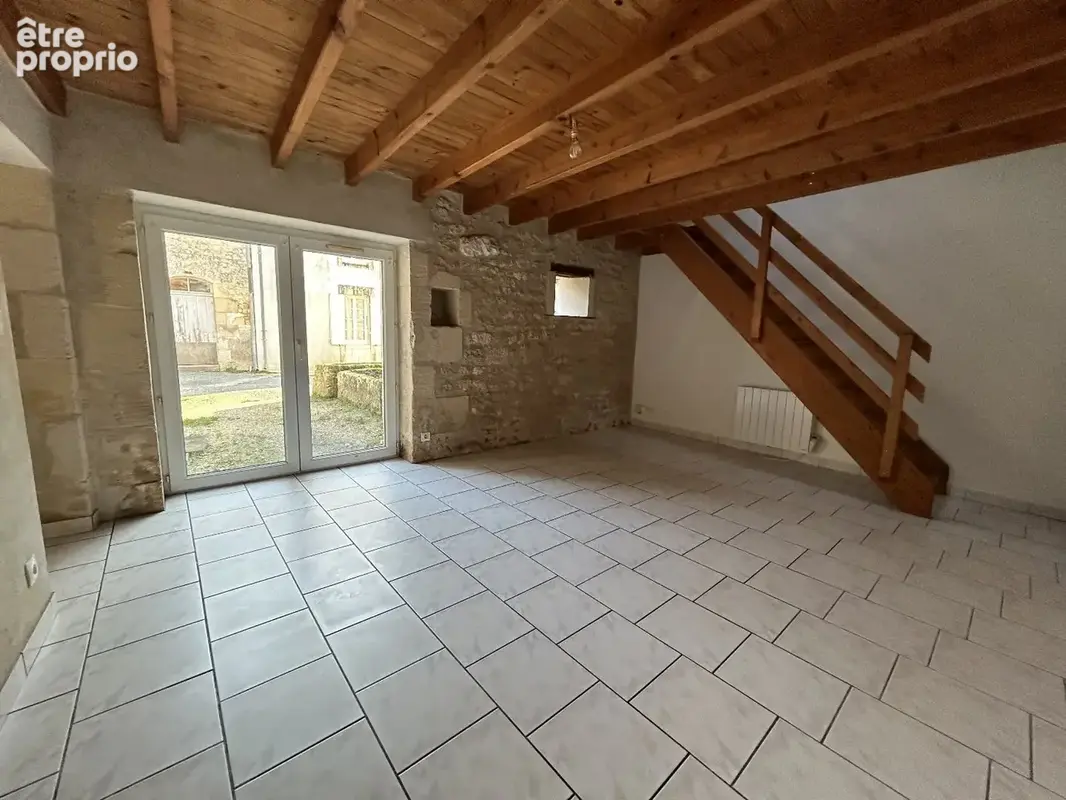 Maison de ville ancienne rénovée avec cachet et dépendance - photo 4