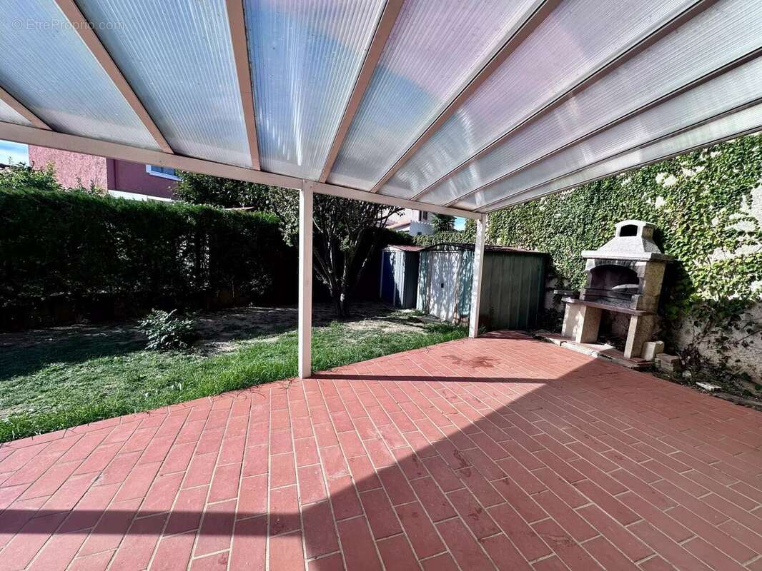 Maison à VILLENEUVE-DE-LA-RAHO