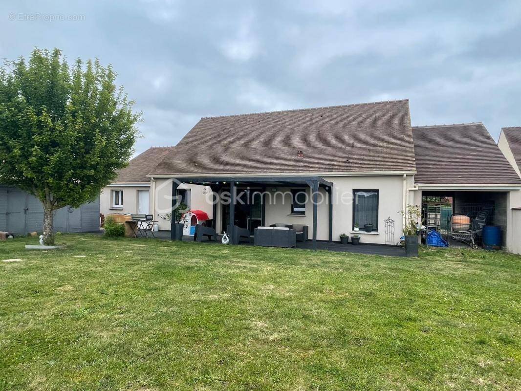 Maison à BRIARRES-SUR-ESSONNE