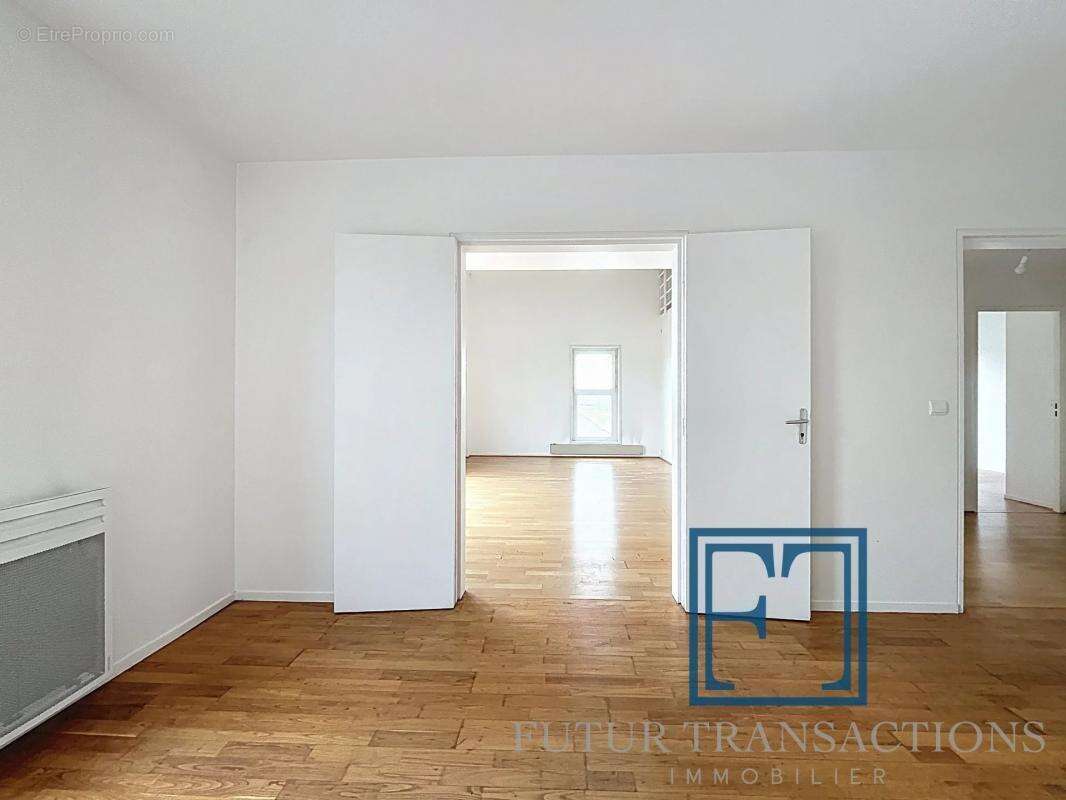 Appartement à VOISINS-LE-BRETONNEUX