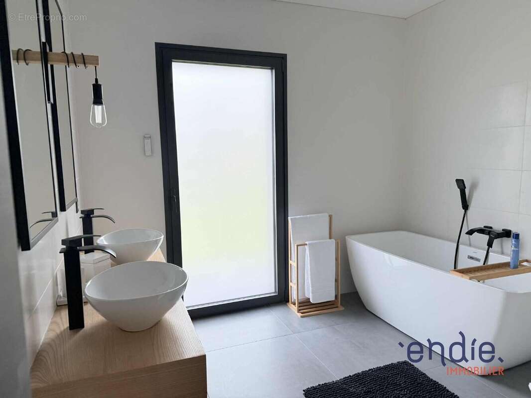 Maison à DOMPIERRE-SUR-BESBRE