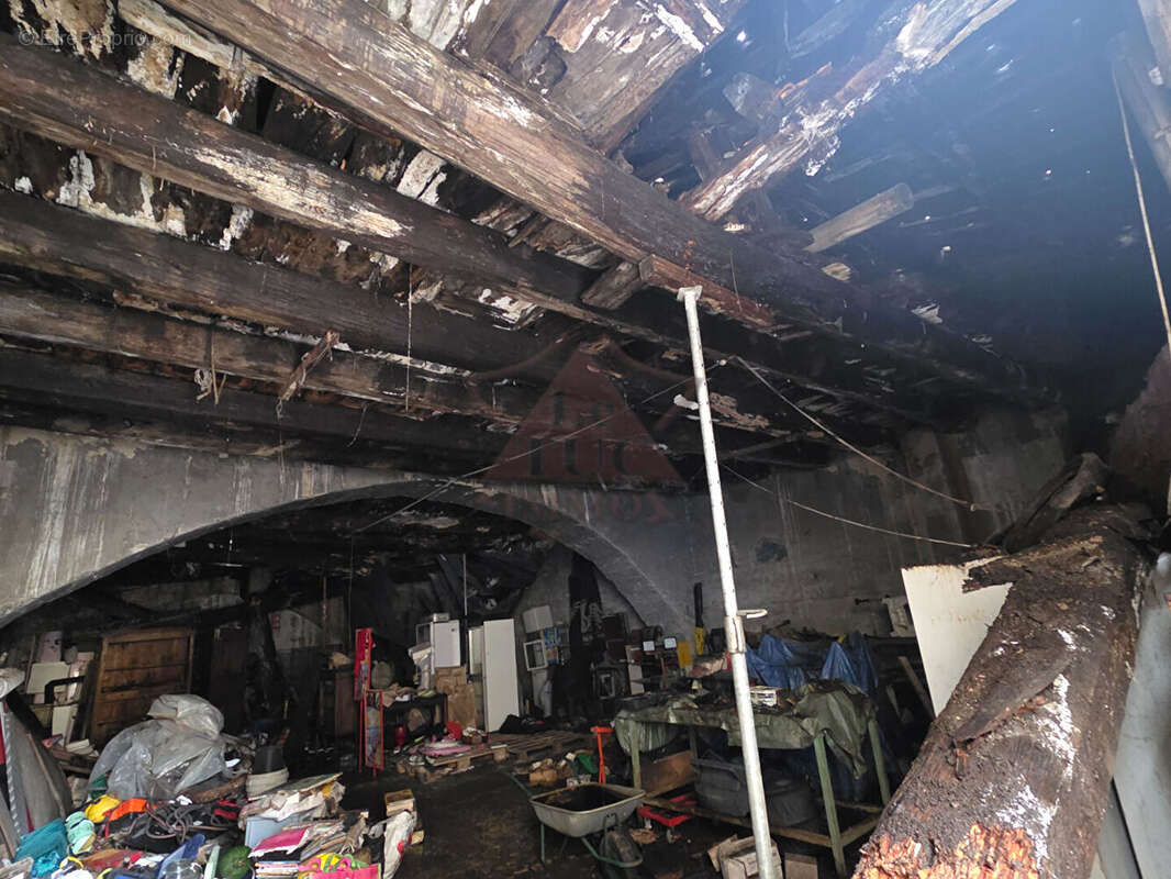 Parking à SAINT-AMBROIX