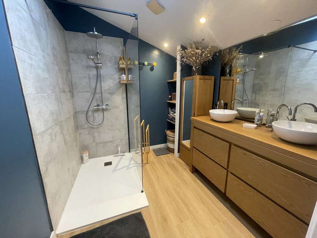 Belle maison en pierre avec dépendances – 167 m² - photo 8