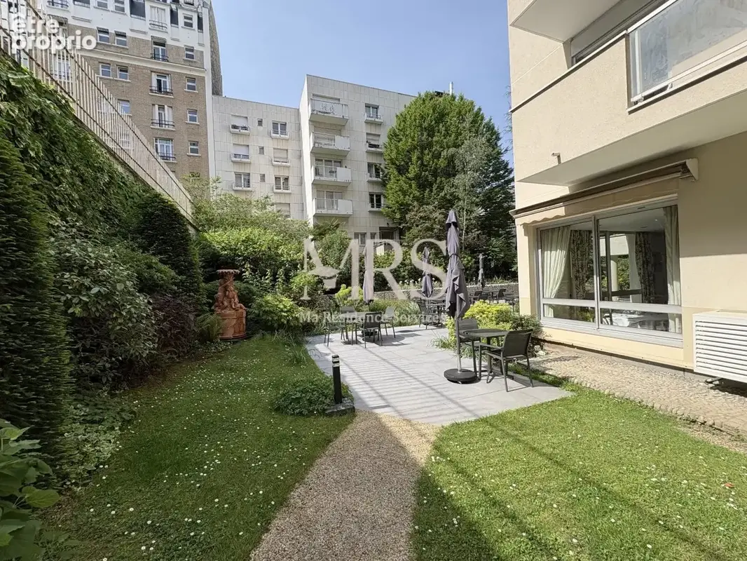 Appartement 3 pièces 80 m² à vendre à Paris-16e (75016) - photo 2