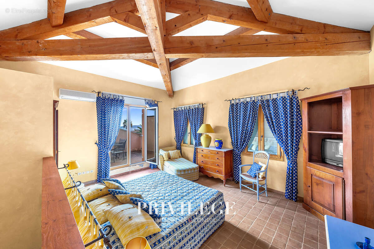 Maison à ROQUEBRUNE-SUR-ARGENS