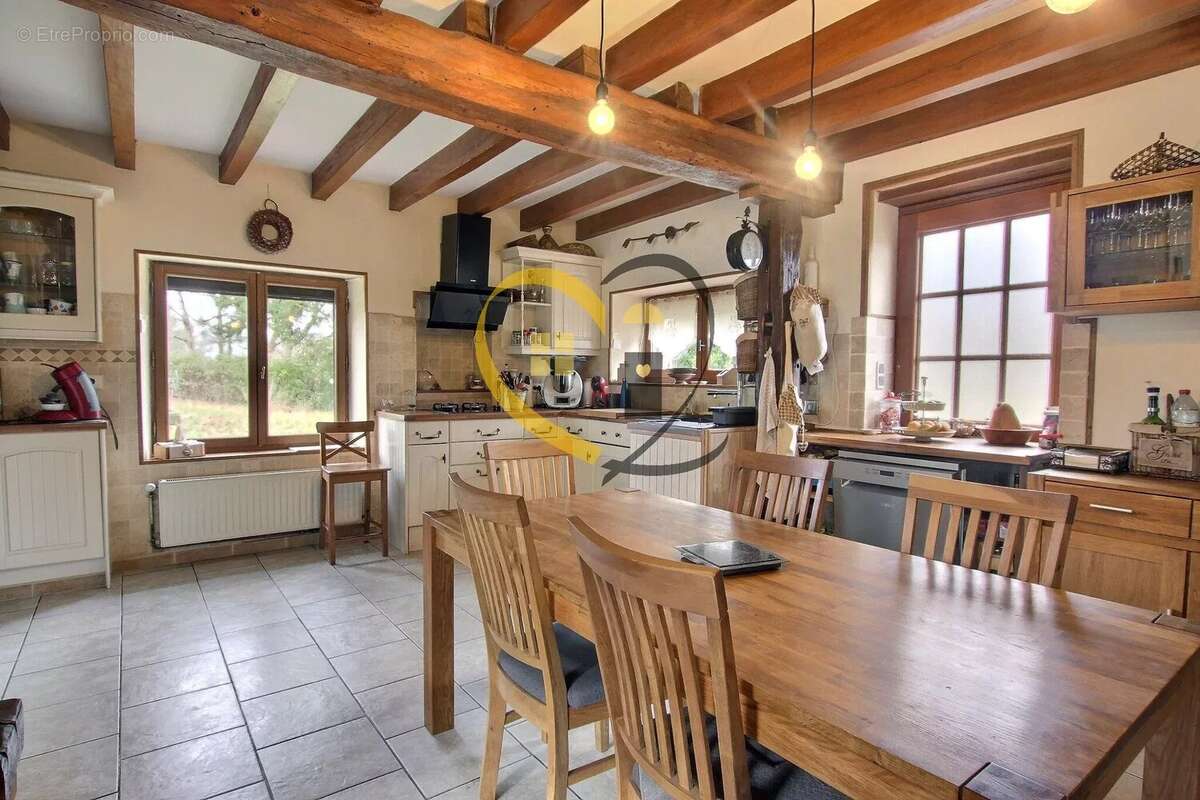 Maison à IVOY-LE-PRE