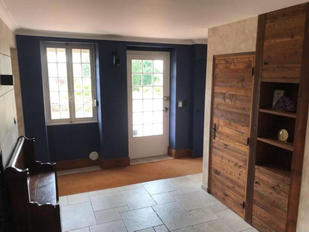 Maison 323 m² à Ozolles  - photo 7