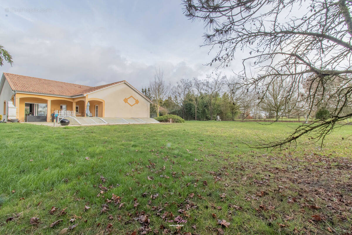 Maison à LES BAROCHES