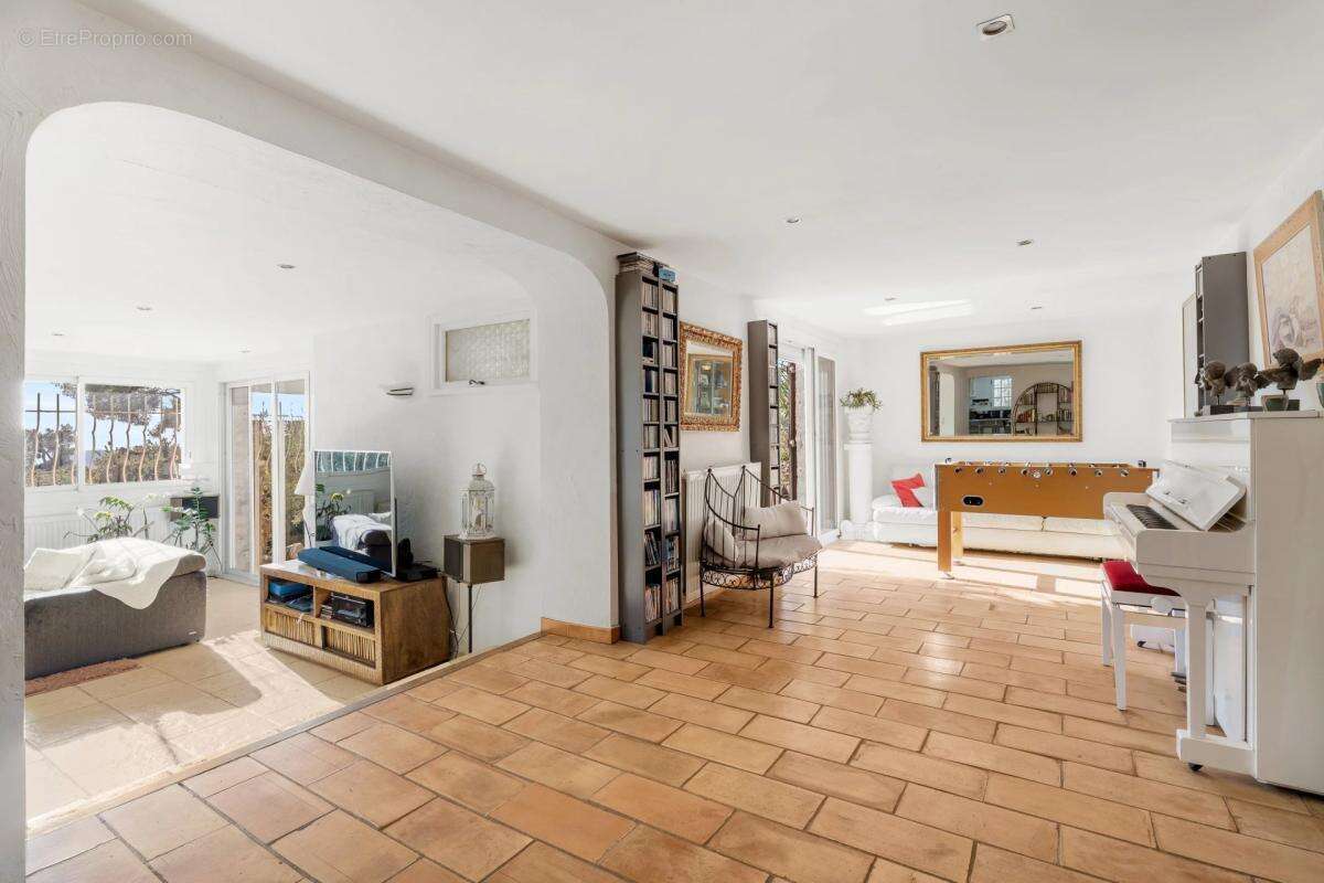 Maison à TOURRETTES-SUR-LOUP