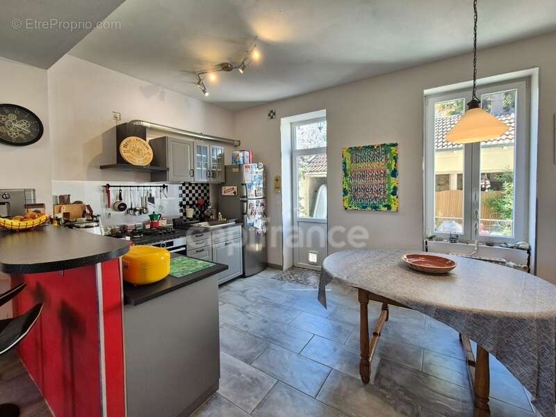 A vendre ETAMPES (91), Proche centre-ville, Charmante Meulière de 5 pièces sur sous-sol avec cour et garage - photo 3
