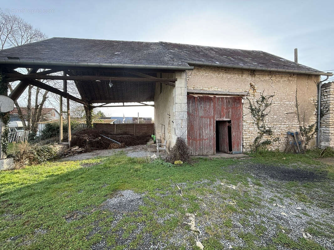 Maison à LES BORDES