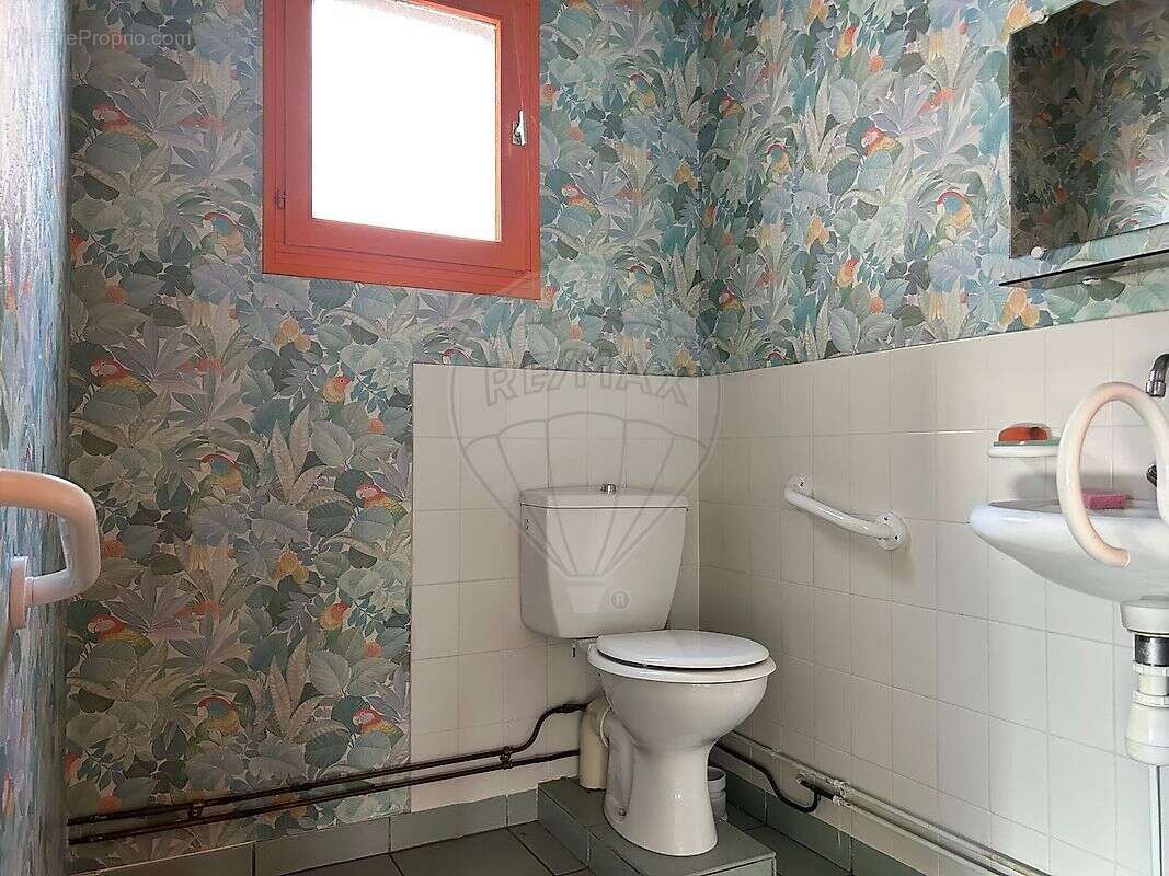 Commerce à VARENNES-VAUZELLES