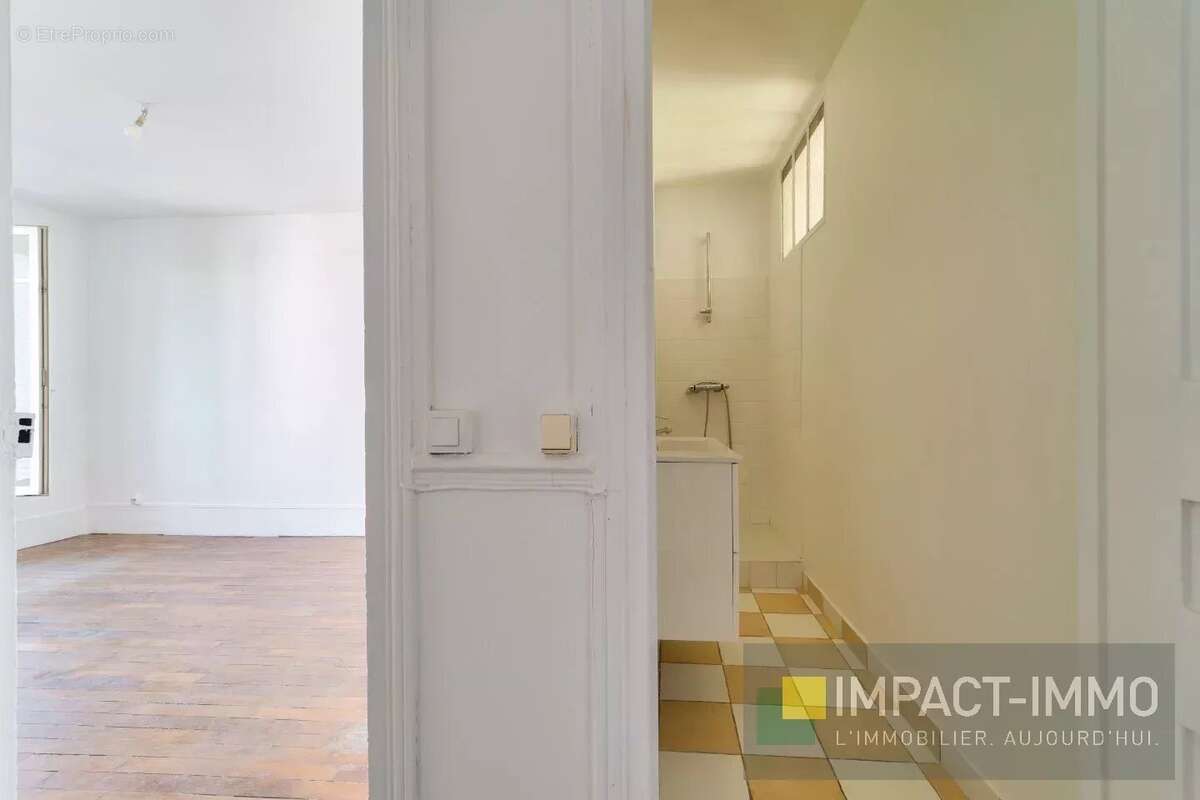 Appartement à COURBEVOIE