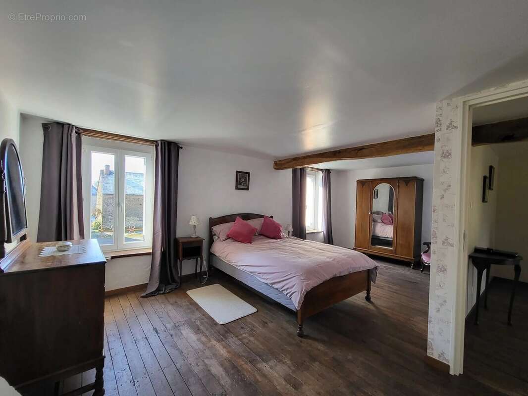 Maison à SAINT-PRIEST-LA-PLAINE