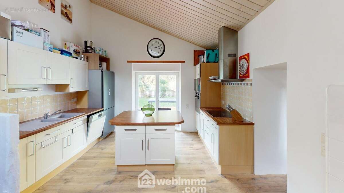 Cuisine équipée - Maison à POIROUX