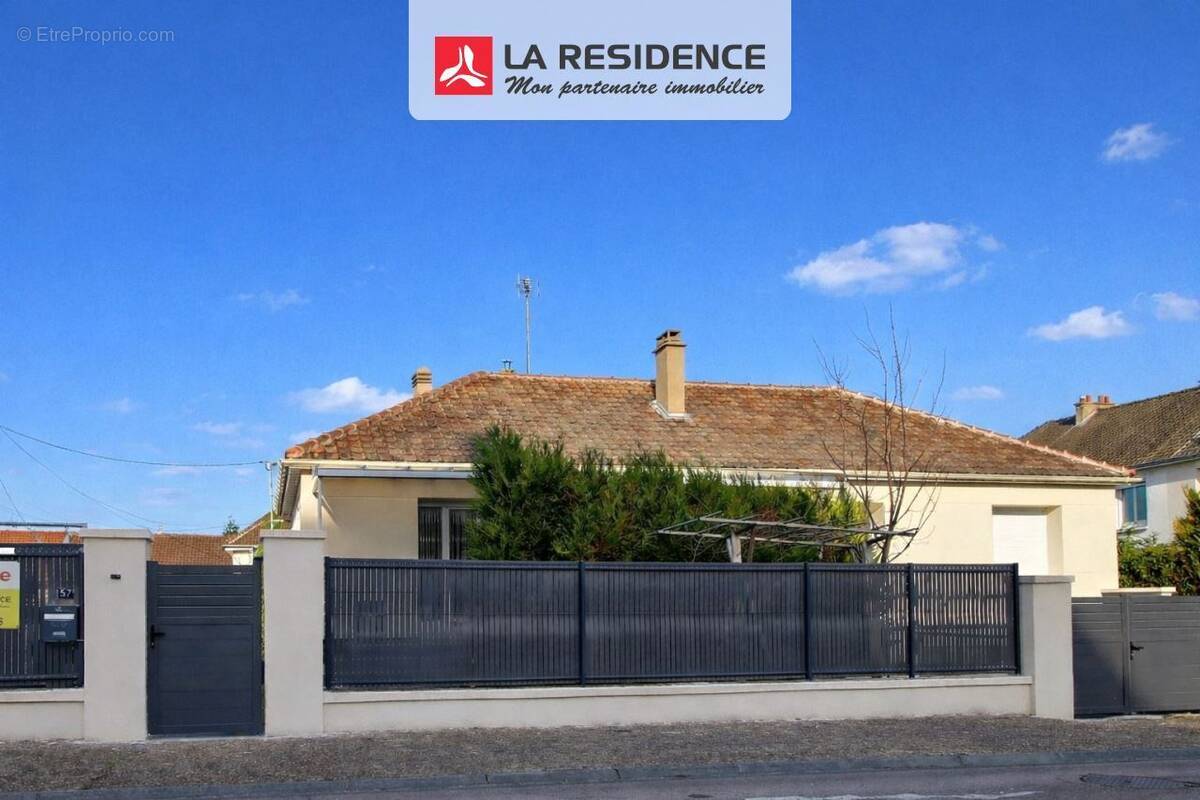 Maison à SAINT-ETIENNE-DU-ROUVRAY