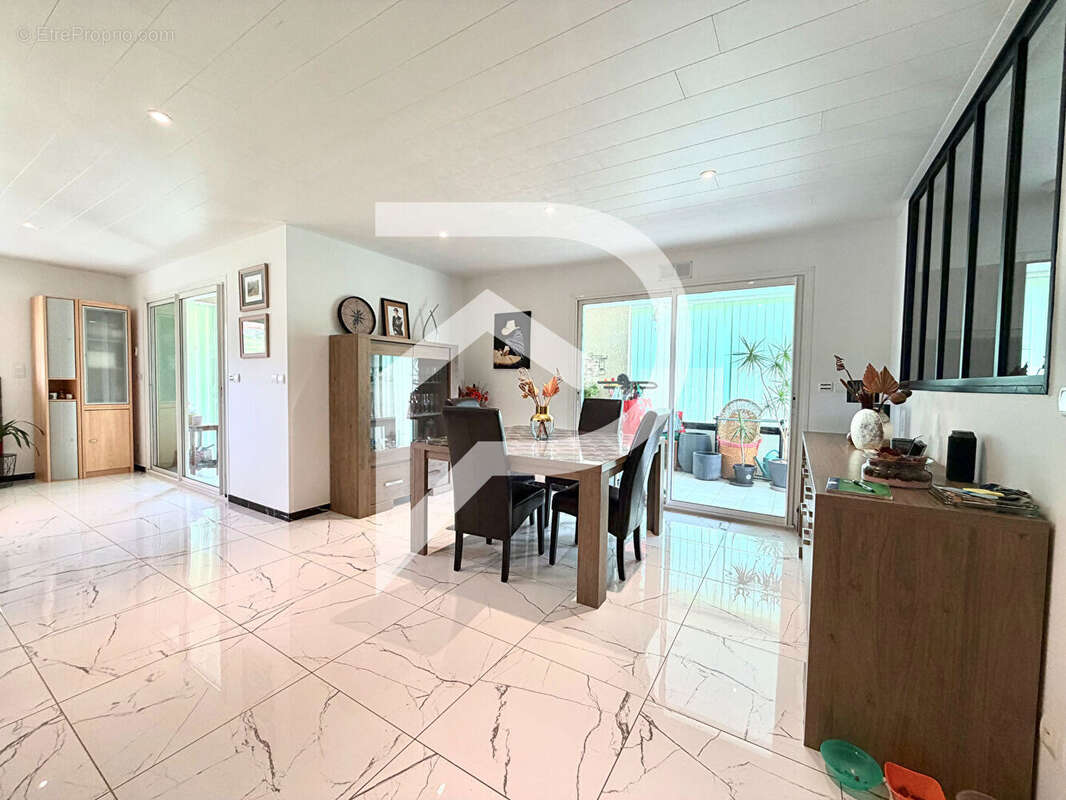 Maison à LAHOURCADE