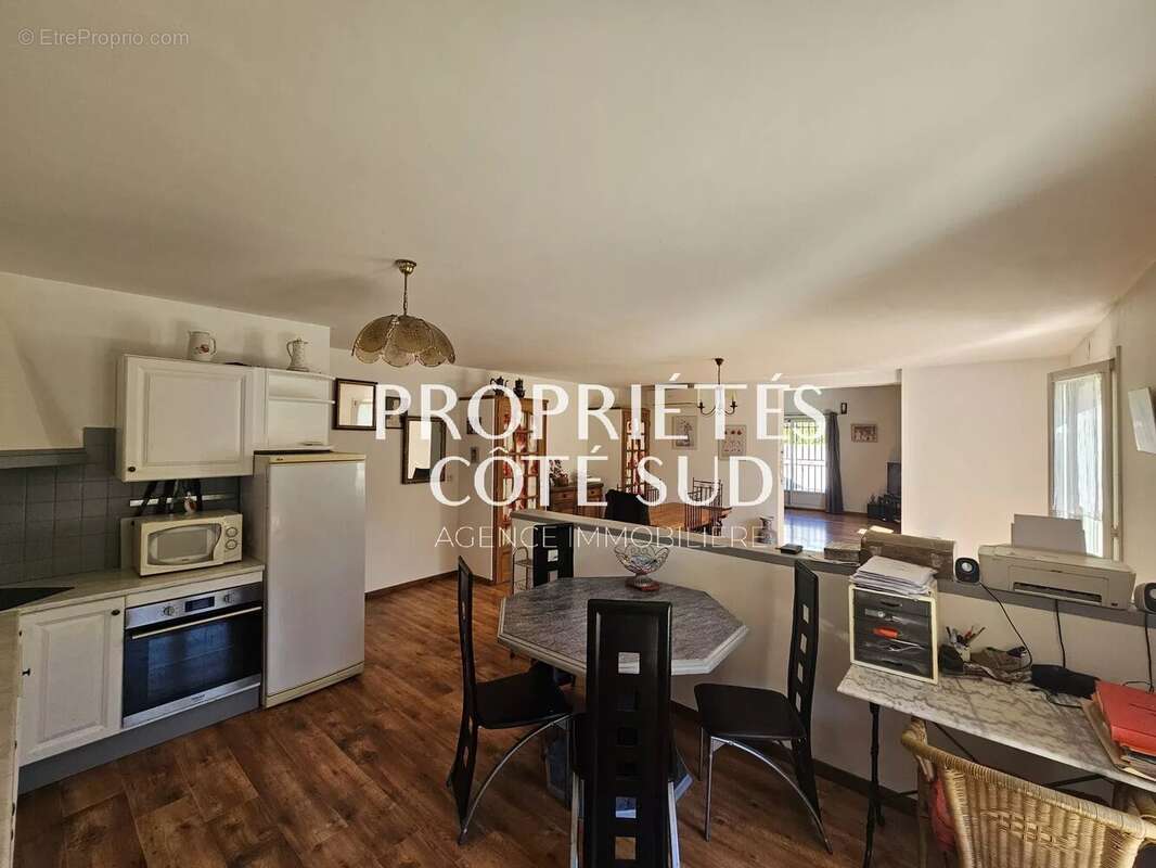 Maison à SAINT-VICTOR-LA-COSTE