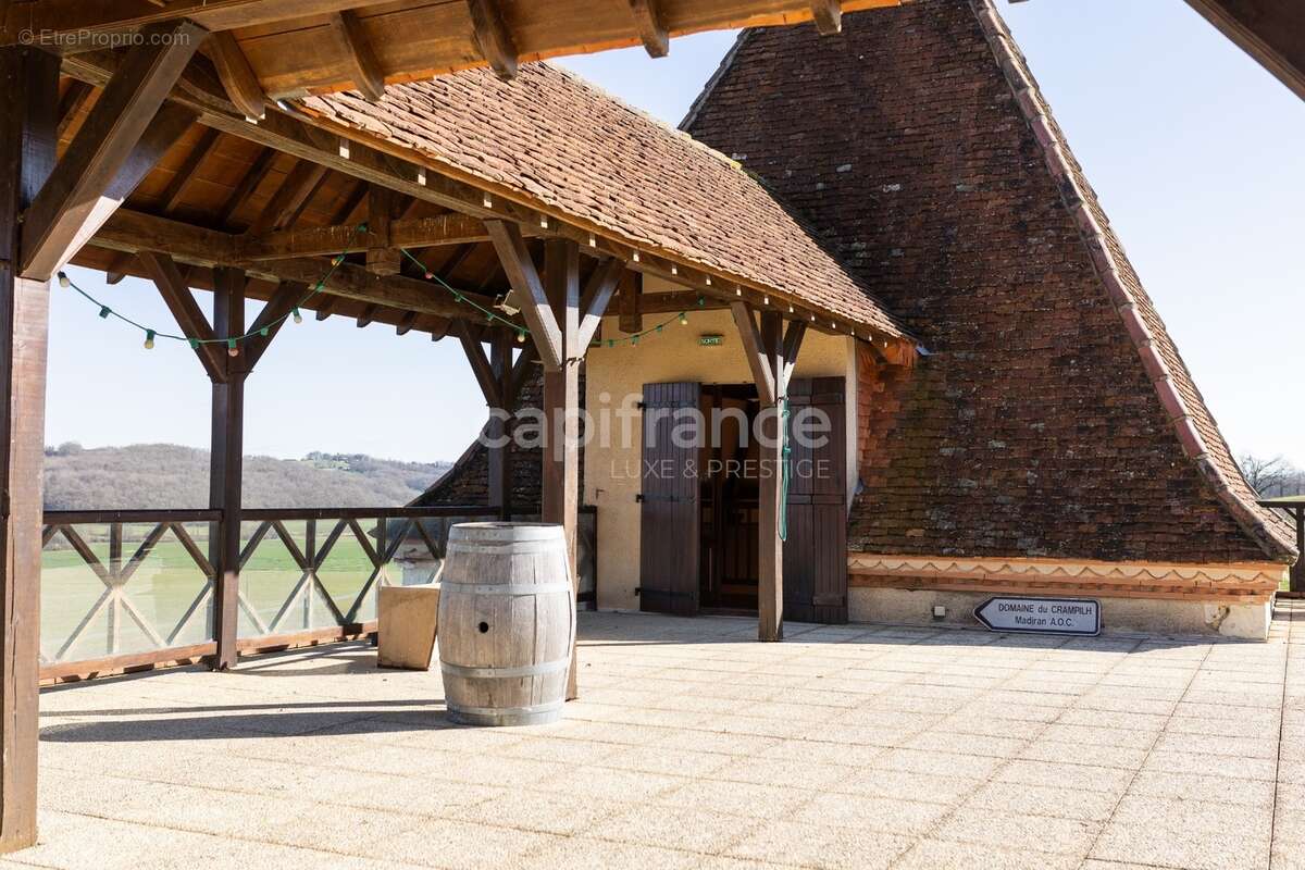 Domaine exceptionnel, 12 Ha, 2 maisons et grande bâtisse de 1930, grange de stockage, 30 min de Pau - photo 3