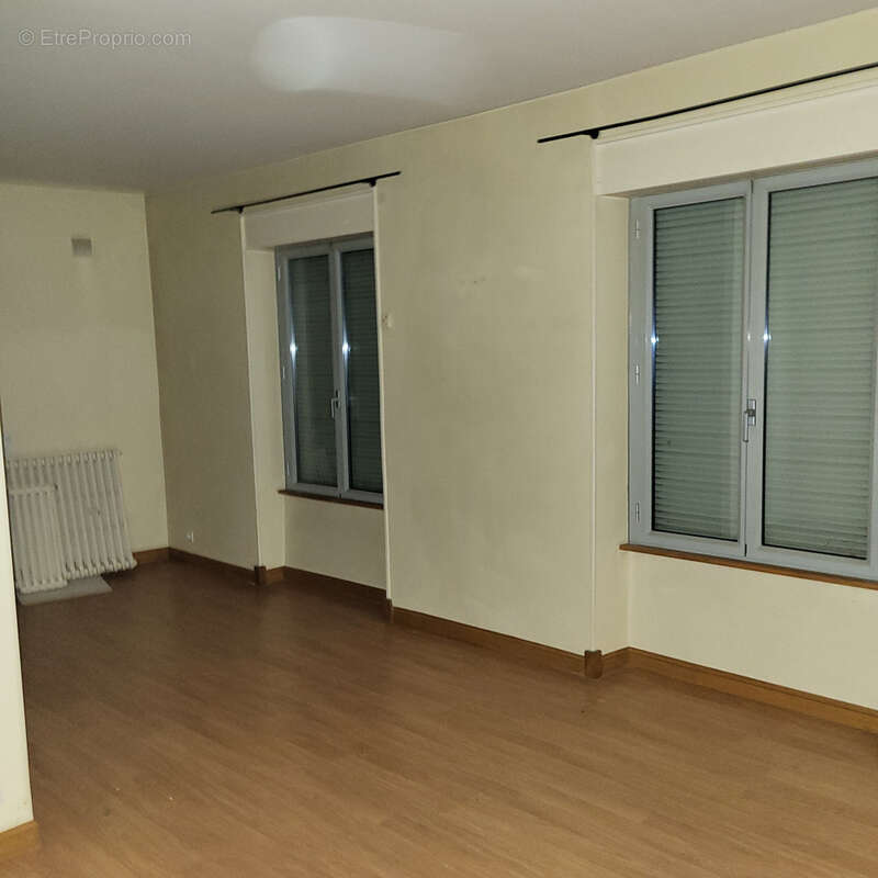 Appartement à RIOM-ES-MONTAGNES