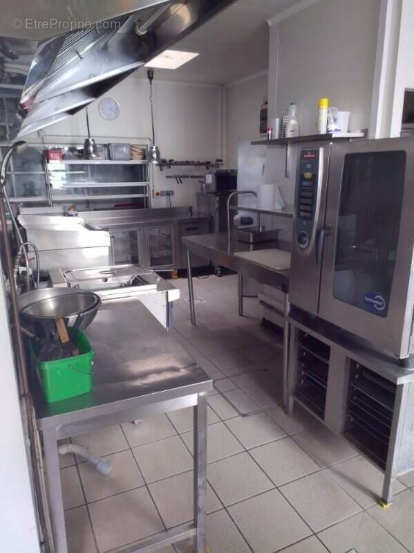 Commerce à PAUILLAC