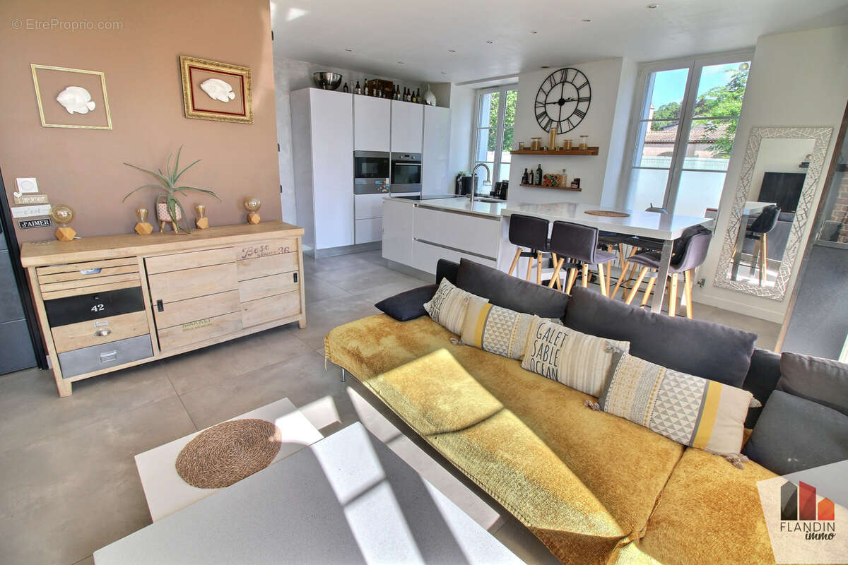 Appartement à CHARLY