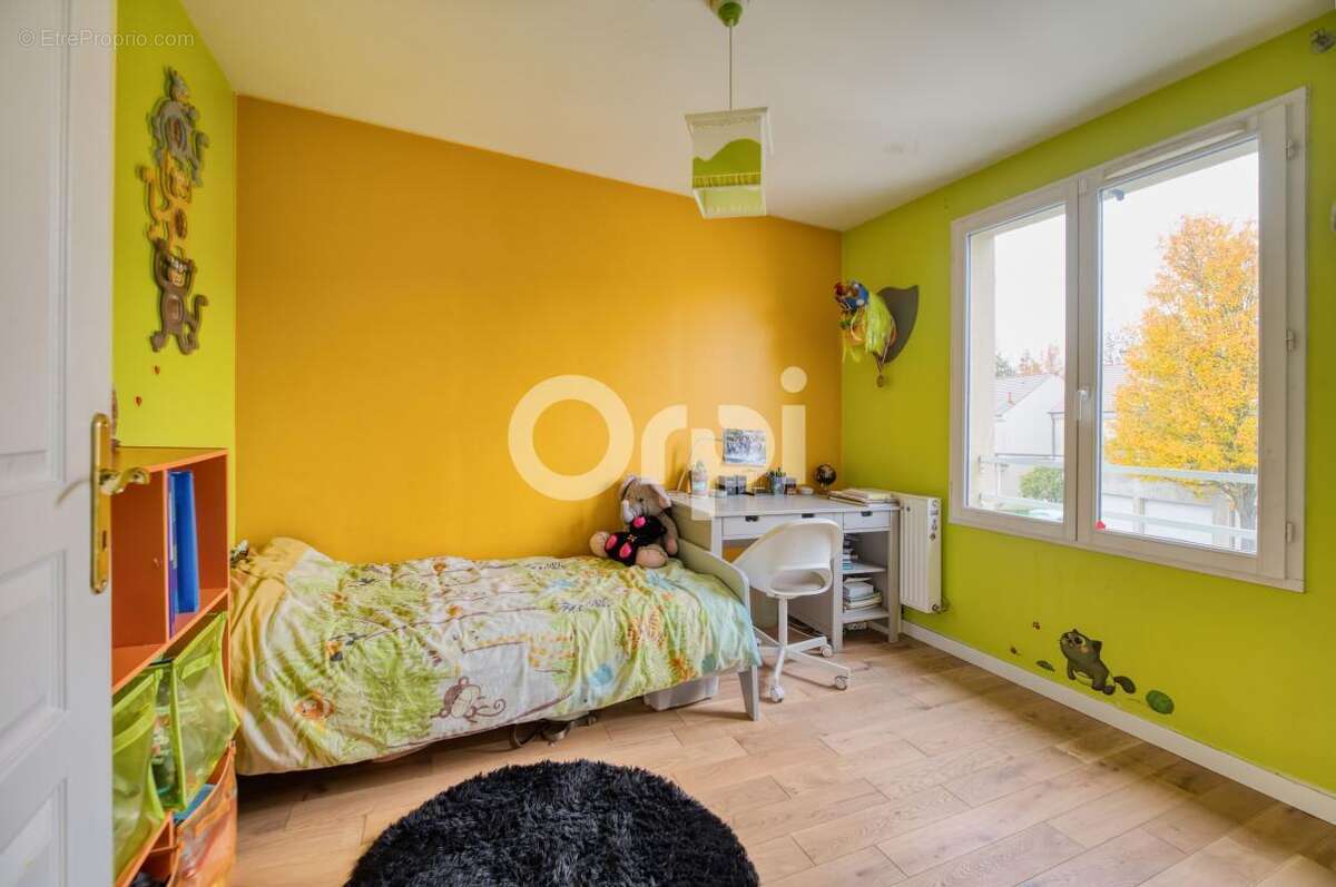 Maison à BUSSY-SAINT-GEORGES