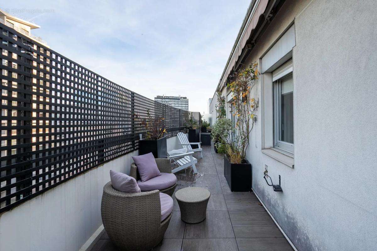 Appartement à COURBEVOIE